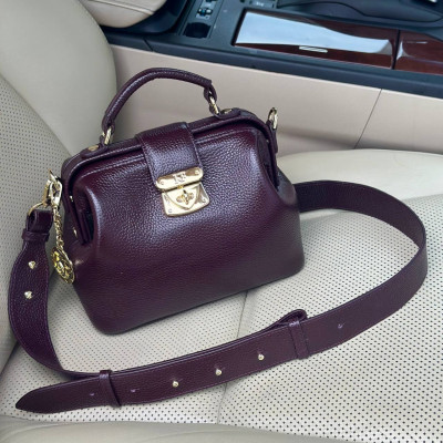 Women’s leather doctor bag Diana KF-7834-